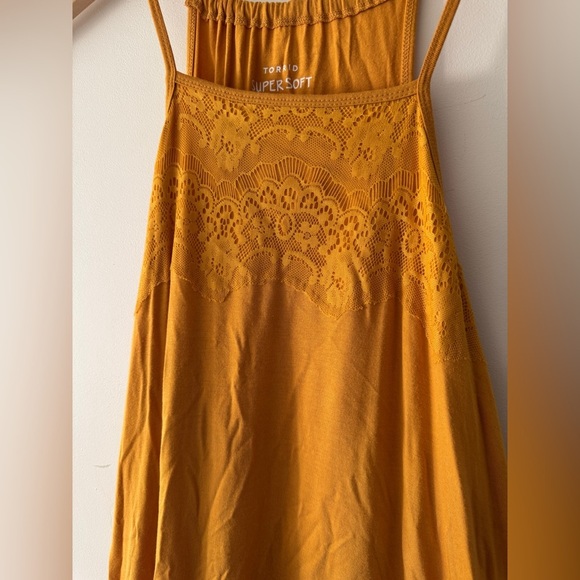 Torrid Size 0 Super Soft High Neck Lace Inset Sharkbite Hem Tank In Marigold - Picture 3 of 5